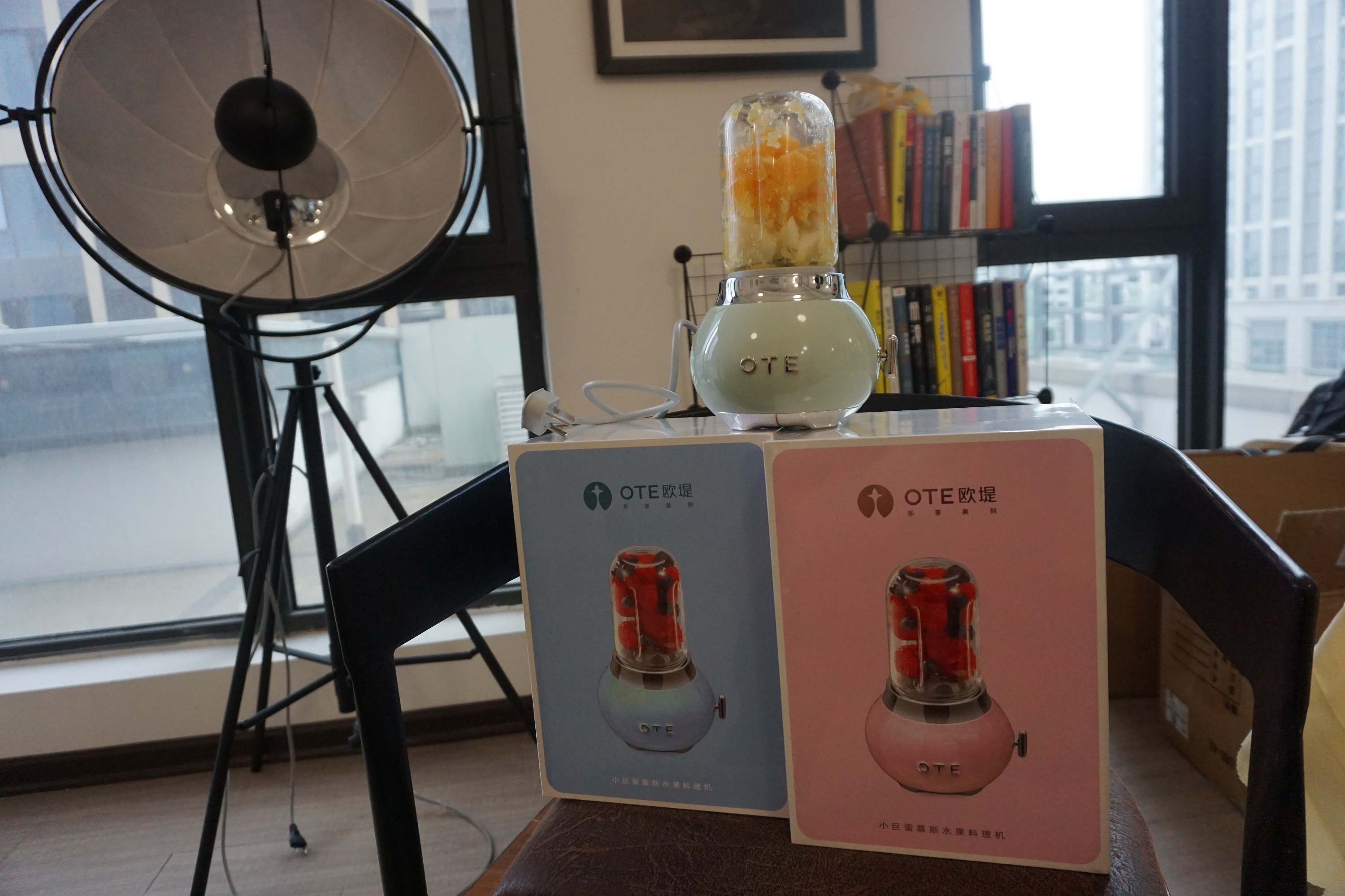 美学小家电品牌OTE欧堤携小巨蛋榨汁机，走进南京城参加国际青年节