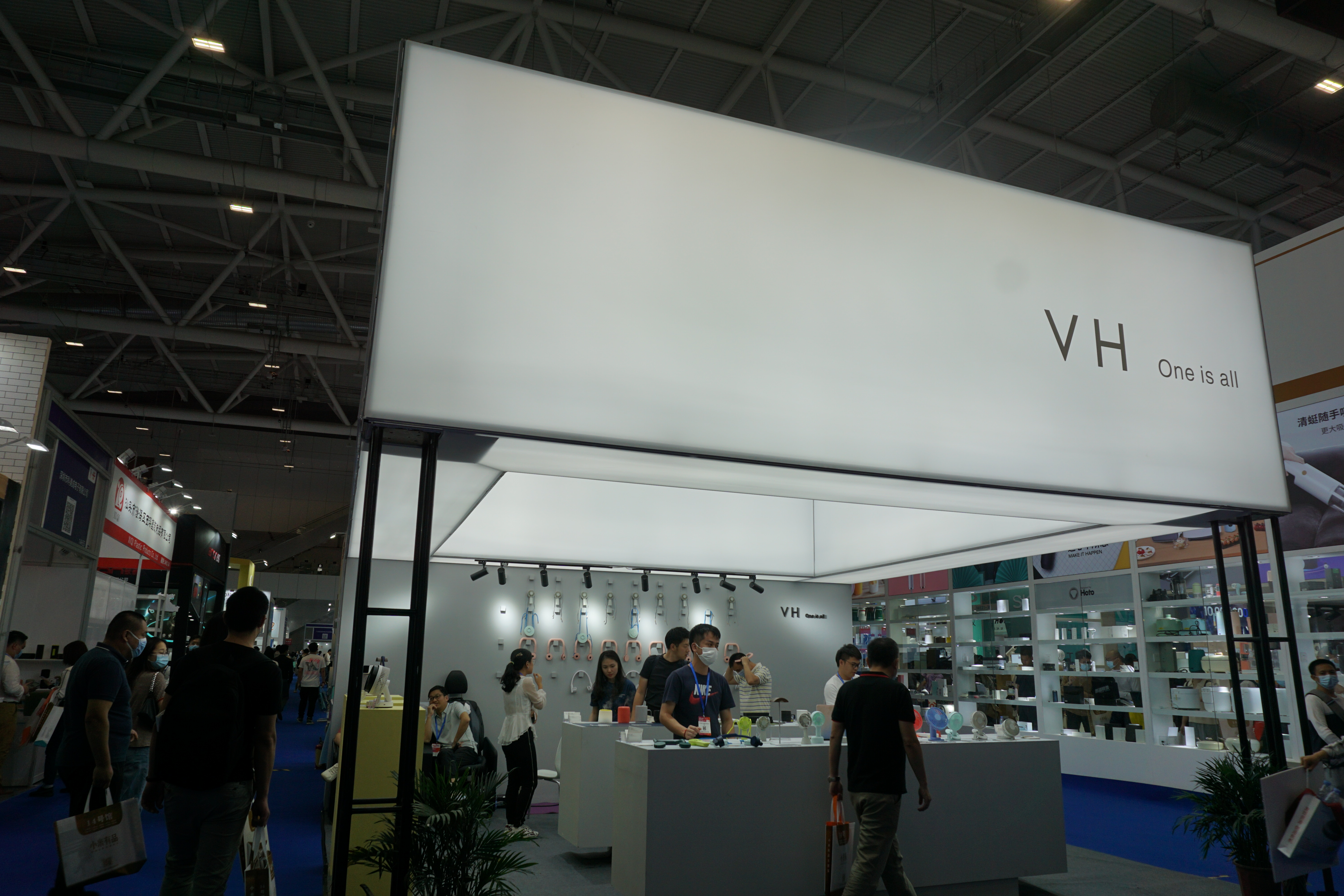 追求极简创意设计，VH数码携多款产品参加南京青年节